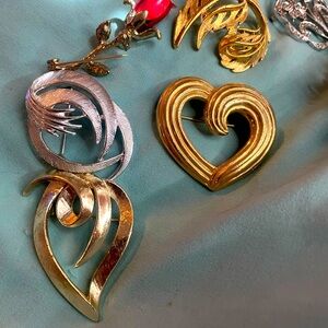 Lot of 7 Vintage Broches